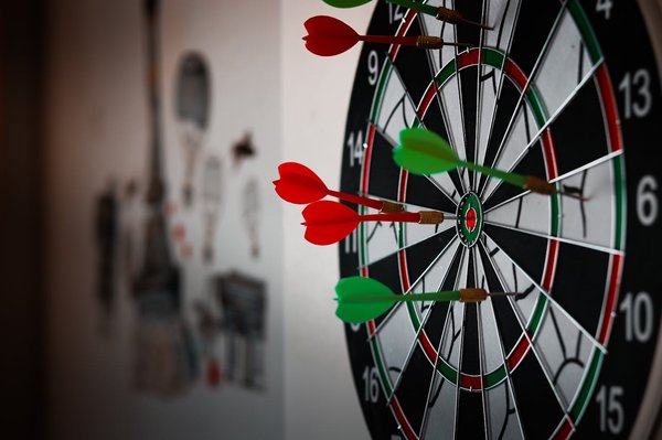 How can professional dart players improve their accuracy through mental training?